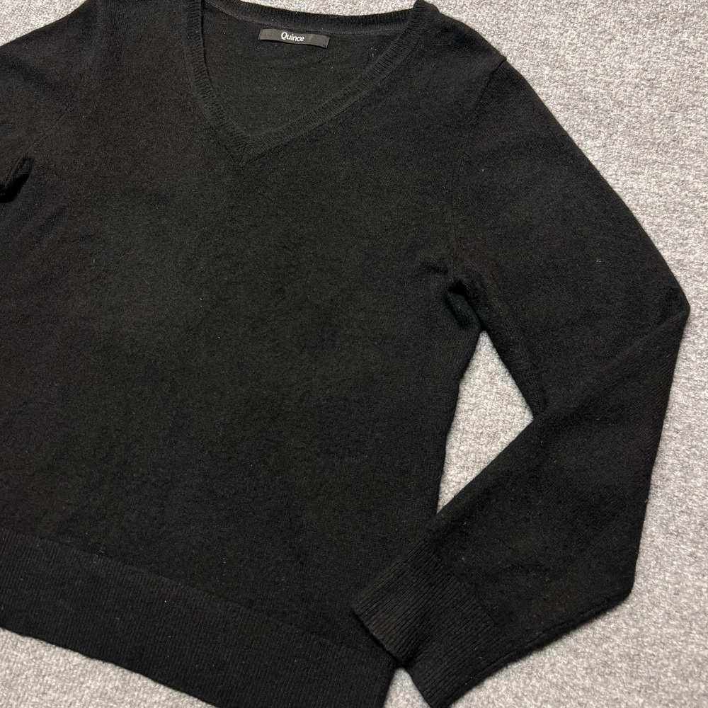 Quince Sweater Womens Medium Black 100% Cashmere V Neck Knit Pullover Top - Picture 4 of 13
